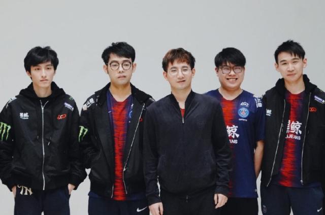 在他的带领 在他的带领